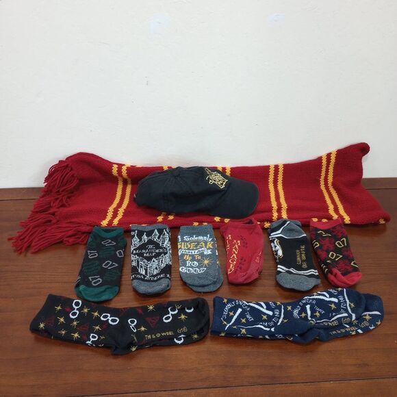 Harry Potter Accessories Bundle ~ Scarf, Hat, Socks - Picture 1 of 3